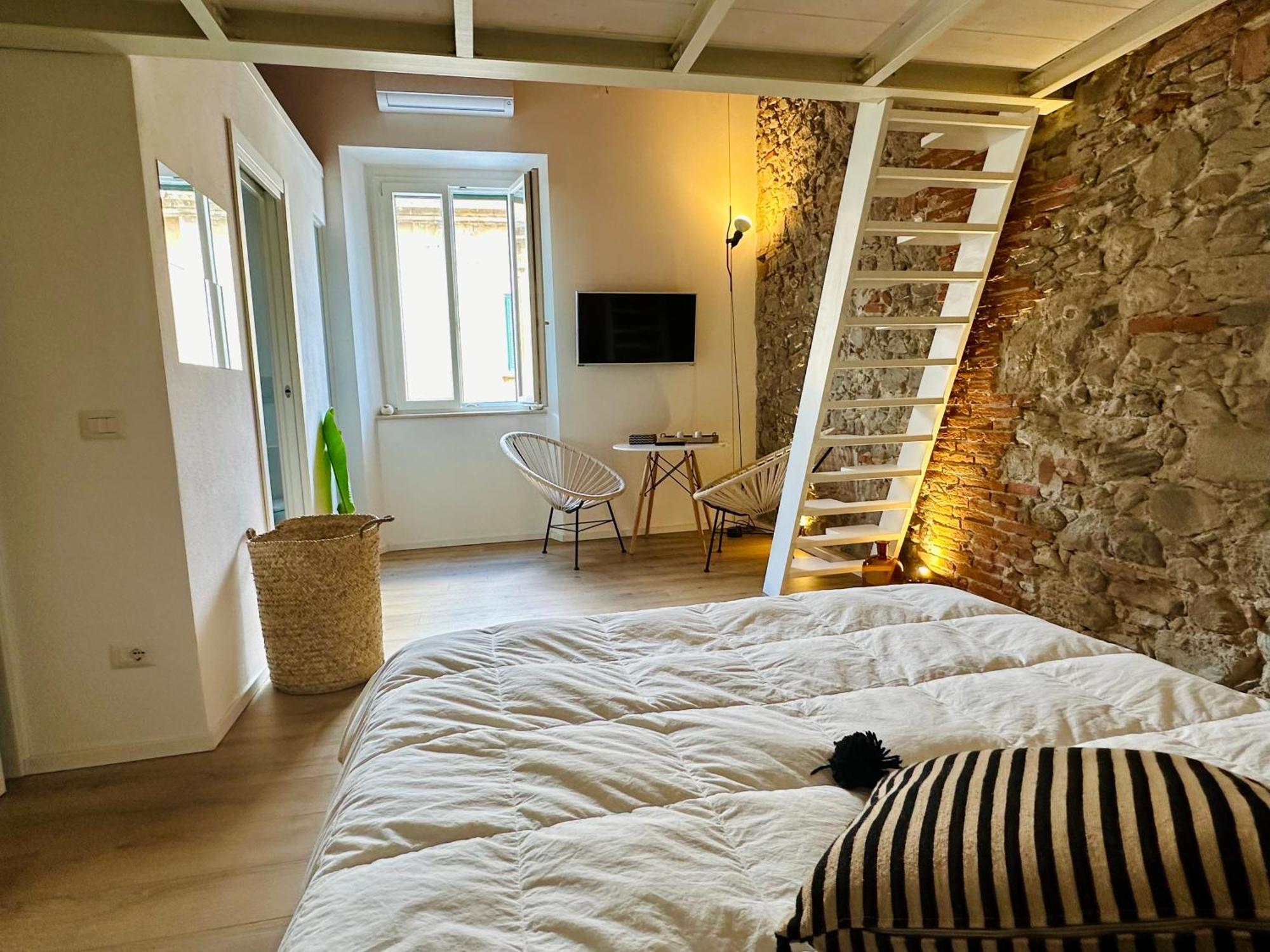 Civiconovantatre - New B&B San Vincenzo Exteriör bild